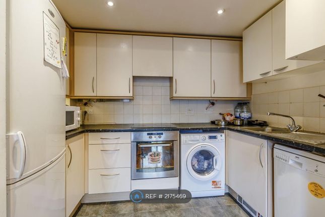 Flat, Berberis House Highfield Road, Feltham photo 5