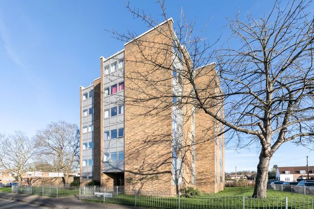 Flat for sale in Grenside Road, Weybridge