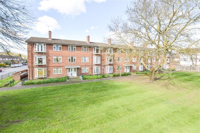2-bed flat on Catlyn Close East Malling, West Malling, £103,000