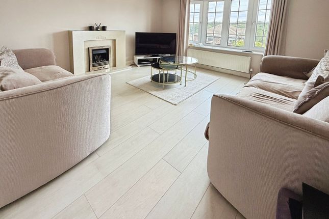 6, Deanwood Crescent, Bradford photo 2