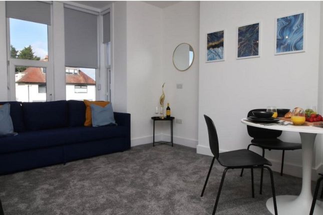 Flat Flat 4, 49, Cowbridge Road West, Cardiff photo 3