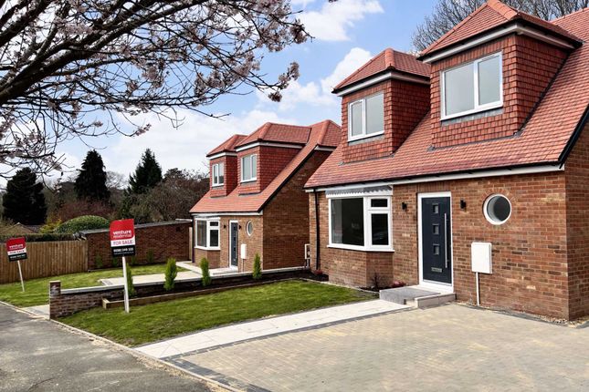 Detached house for sale in Alwyn Close, Luton