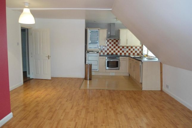 Flat to rent in Maidstone Road, Rochester