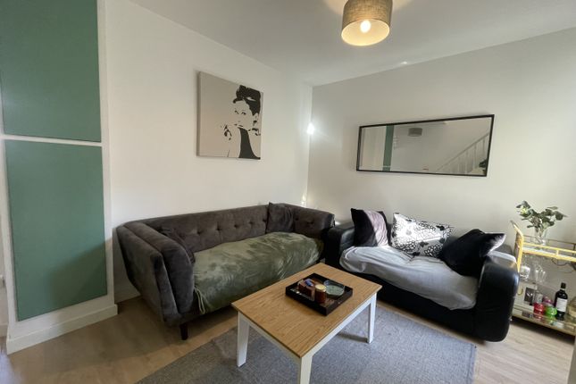 104, Harriet Street(*), Cardiff photo 2