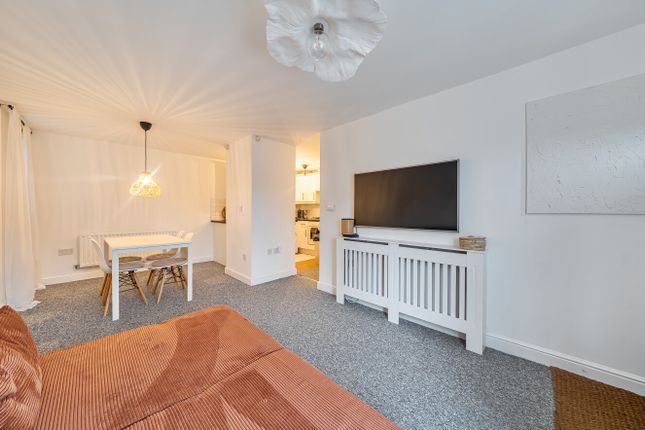 4, Elworth Court, Staffordshire photo 3