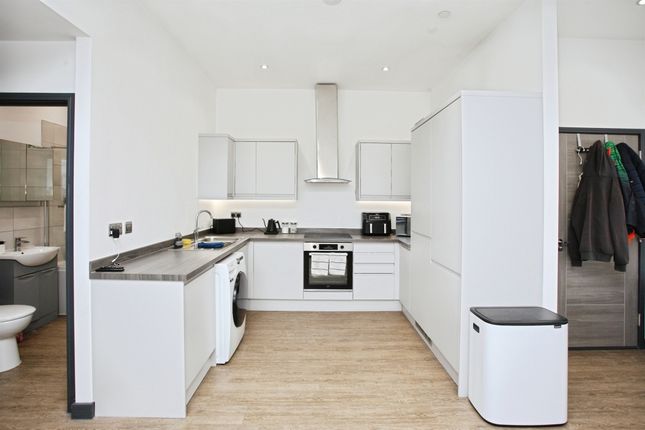 8, Cae'r Bedw, William Street, BARGOED photo 2