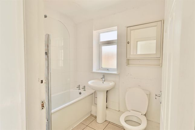 Ashleigh Grove, Newcastle Upon Tyne photo 5