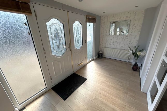 14, Totnes Avenue, Oldham photo 2