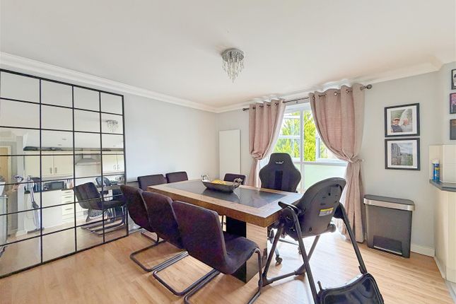 Flat 6, Iron View, Cressing Road, Braintree photo 5
