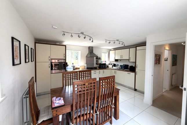 88, EXETER photo 3