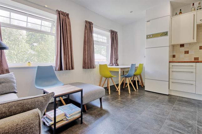 Flat 4, Swanborough House, 12 Brookfields, Cambridge photo 3