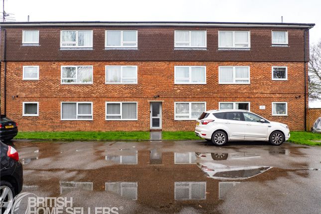 Flat for sale in Dryden Close, Ilford