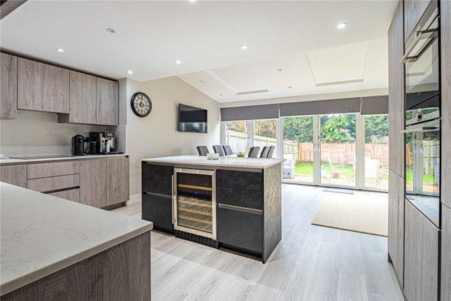 18, Gables Avenue, Hertfordshire photo 2
