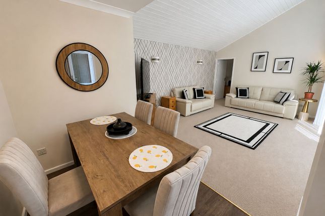 7, Rose Tree Paddock, Burnham-on-Sea photo 2