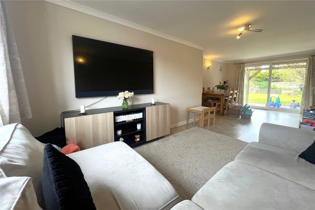 28, Courtenay Road, Surrey photo 2