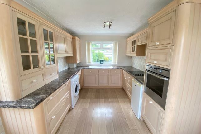 150 Higher Lane, Langland photo 4