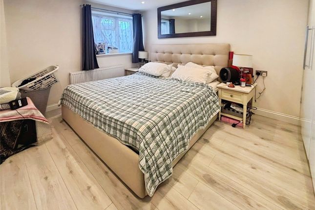 167, Midsummer Avenue, Hounslow photo 4