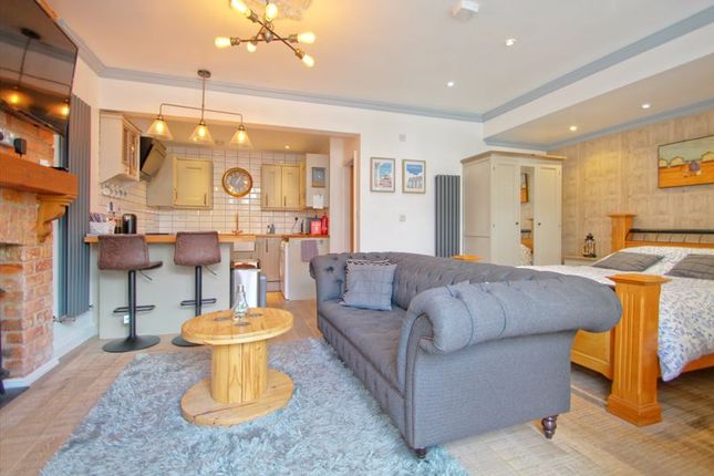 Flat for sale in Victoria Park Avenue, Scarborough