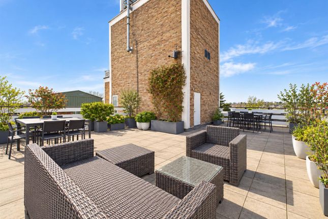 Flat 28, Dolphin Court, Woodlands, London photo 2