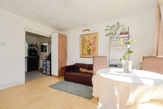 5, Playfield Road, Edgware photo 4