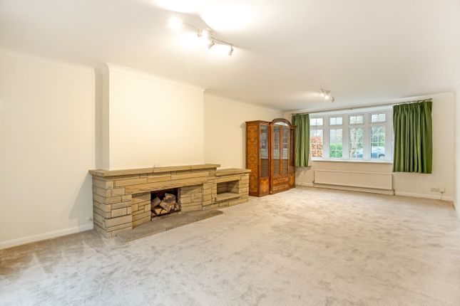 19, Church Meadow, Surbiton photo 4