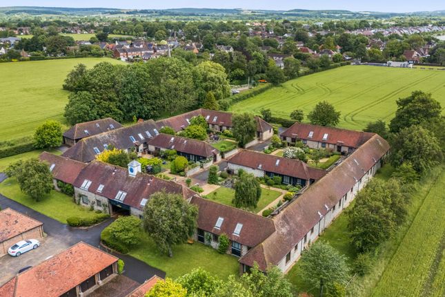 10 Saxon Meadow, Chichester photo 4