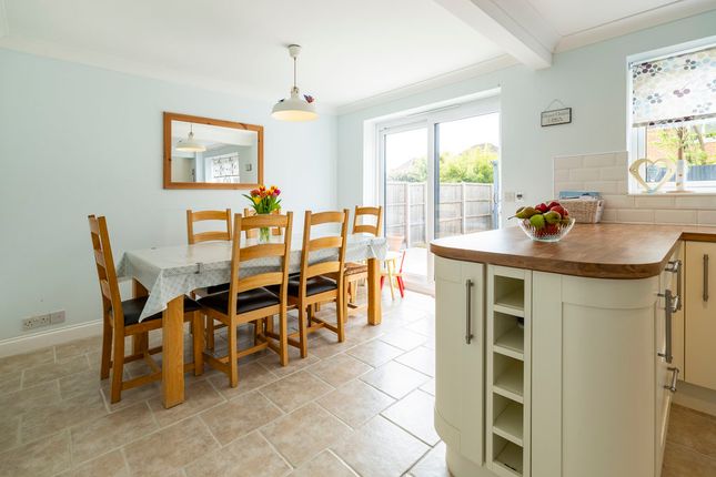 35, Trafalgar Avenue, Milton Keynes photo 4