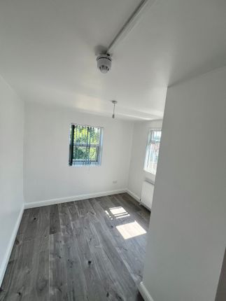 8, Biscot Road, Luton photo 3