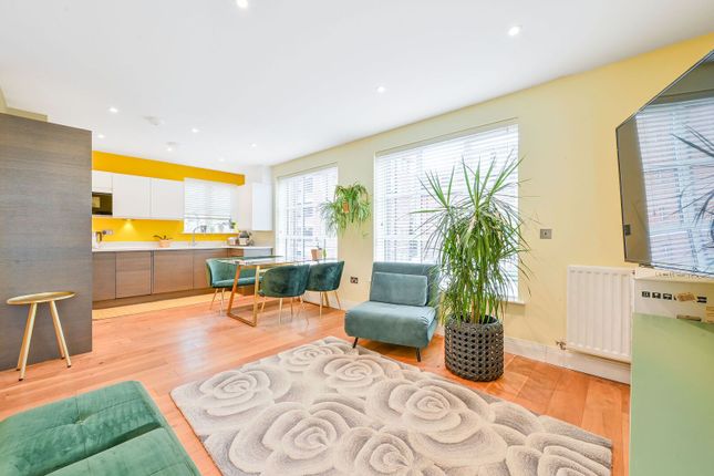 1-bed flat on Horticultural Place, Chiswick, £4,000/mo