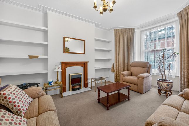 Flat, 131, Sutton Court, London photo 2
