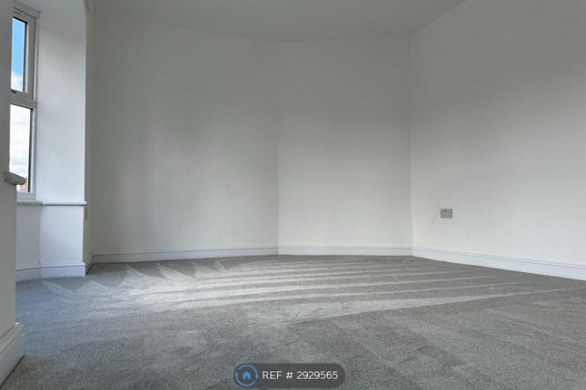 Oakwood Avenue, Wakefield photo 5