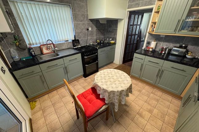 92, Park Lane, Hayes photo 3