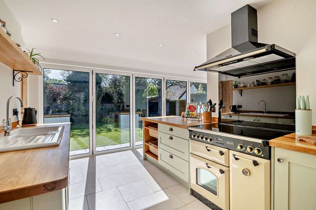 Pear Tree Cottage, The Causeway, Gloucester photo 4