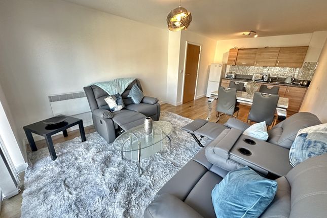 Flat to rent in Burlington House, 2 Park Lodge Avenue, West Drayton, Greater London