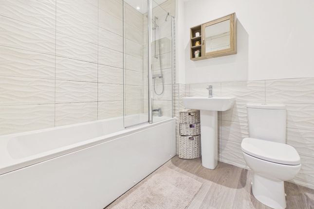 6 Aspen Avenue, Newcastle Upon Tyne photo 3