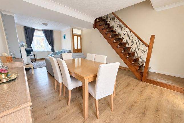 26, Rosebery Street, Swindon photo 4