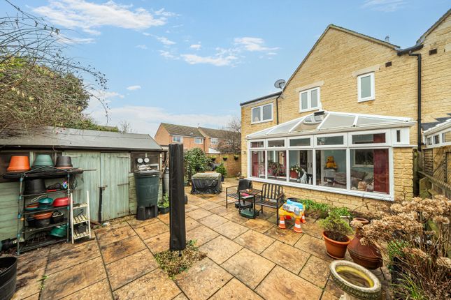 8, Chandler Mews, Carterton photo 4
