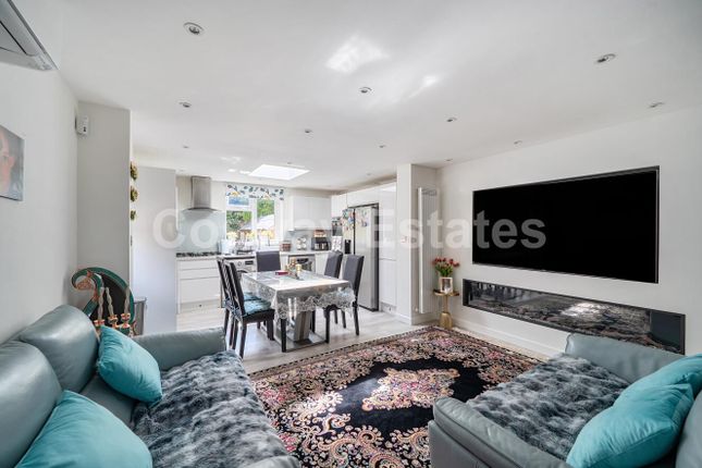 93, Rowlands Close, Mill Hill, NW7, London photo 3