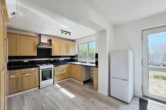 7, Spinney Drive, Oxfordshire photo 2