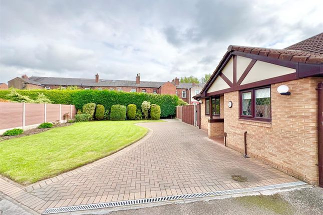 11, Derwent Close, Leigh photo 2