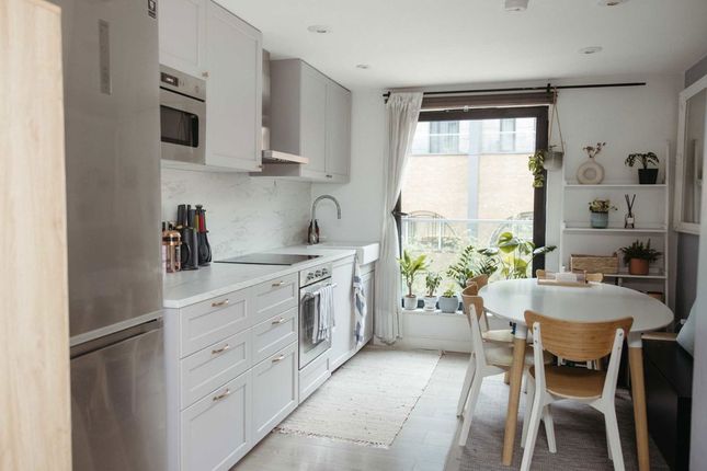 Apartment 4, Flower Court, London photo 2
