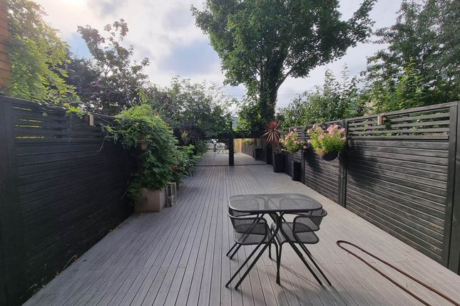 21, Goddard Place, London photo 3