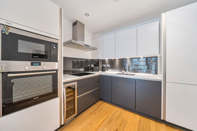 Flat 76, Alwen Court, London photo 3