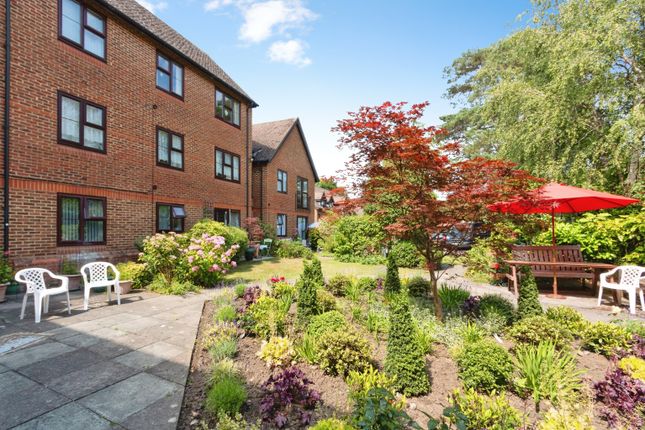 30, Pinewood Court, Fleet photo 2