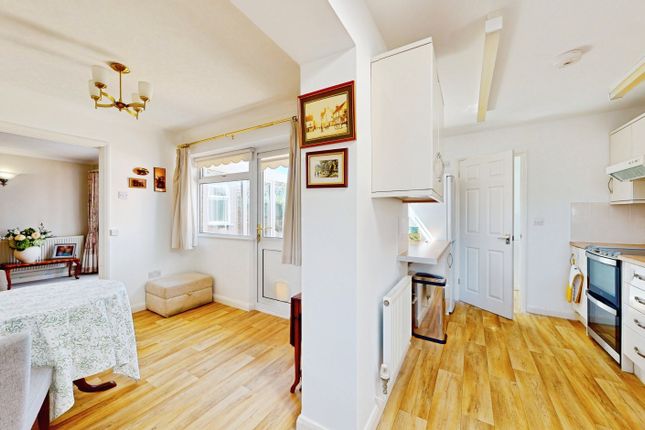 42, Oldbury Orchard, Churchdown photo 4