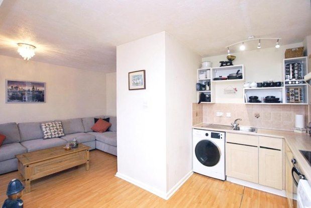 Flat to rent in Long Croft, Bristol