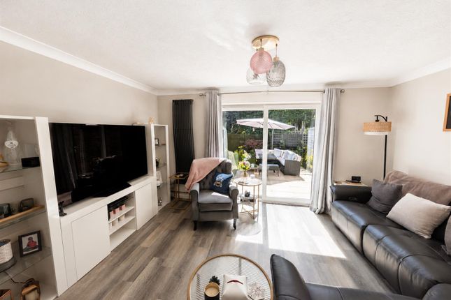 9, Rookwood Close, Uckfield photo 2