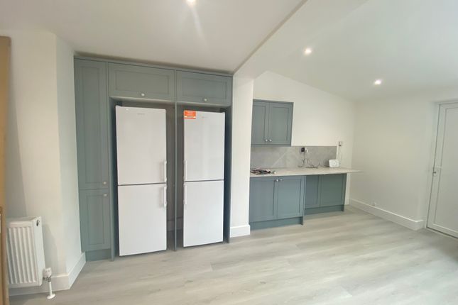 32, Tilbury photo 2