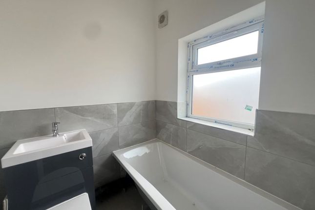 93, Norbury Avenue, Walsall photo 3