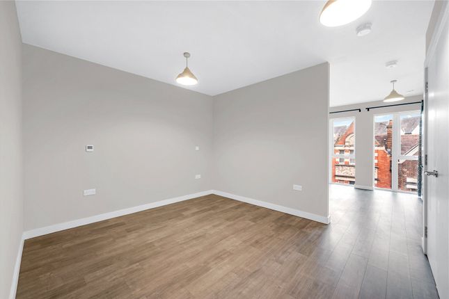 21, Hawkins House, Ealing photo 3